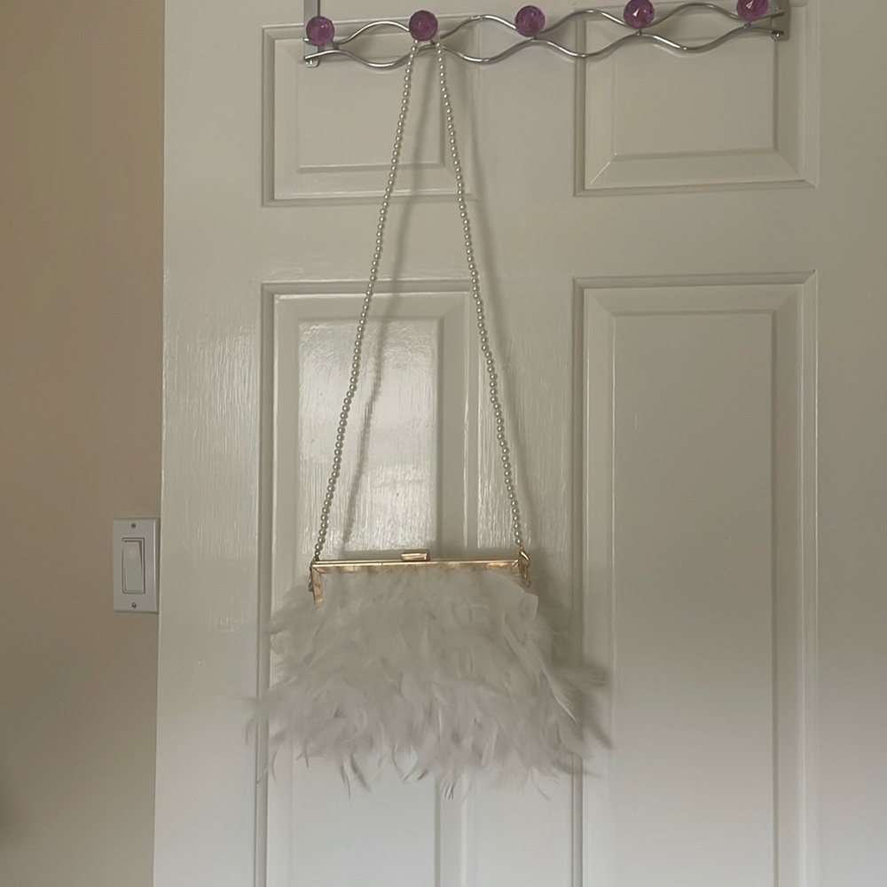 White feather purse with pearl strap